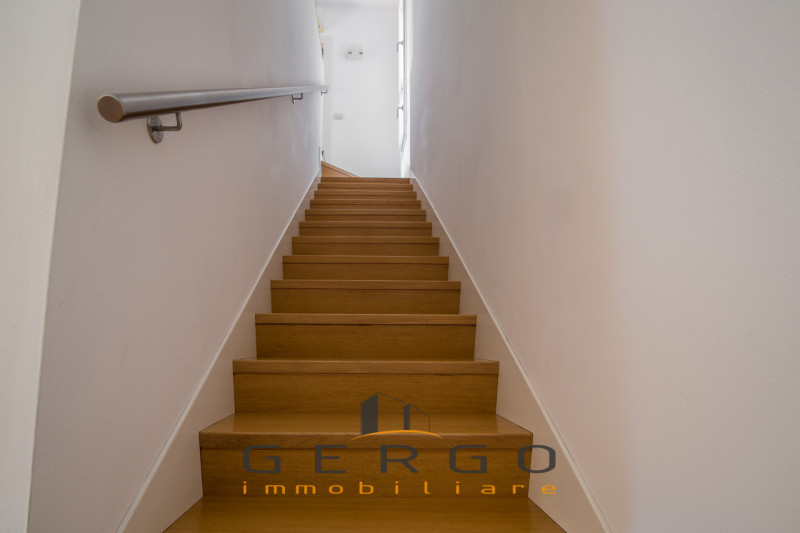 (Per INFO 3316190143) A Trebaseleghe, in zona centrale, proponiamo in vendita una casa singola di...