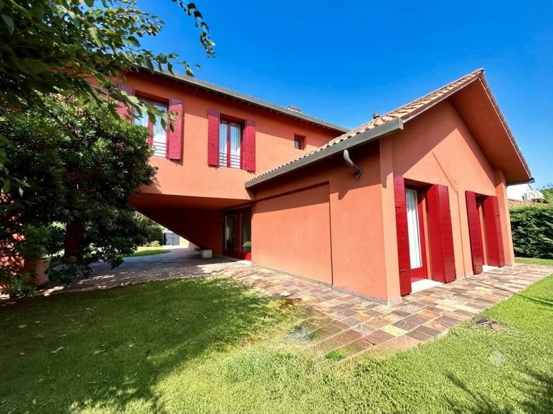 (Per INFO 3316190143) A Trebaseleghe, in zona centrale, proponiamo in vendita una casa singola di...