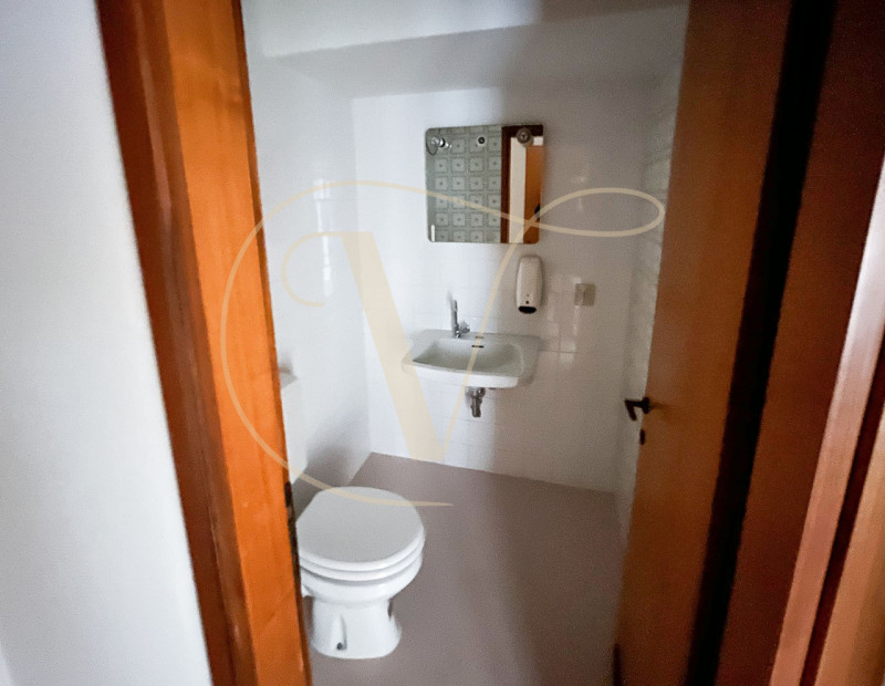 Si propone in vendita al primo piano due uffici uniti in un unico spazioso Ufficio in zona centra...