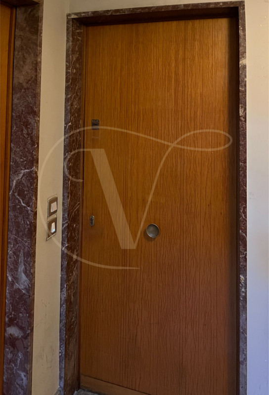 Si propone in vendita al primo piano due uffici uniti in un unico spazioso Ufficio in zona centra...