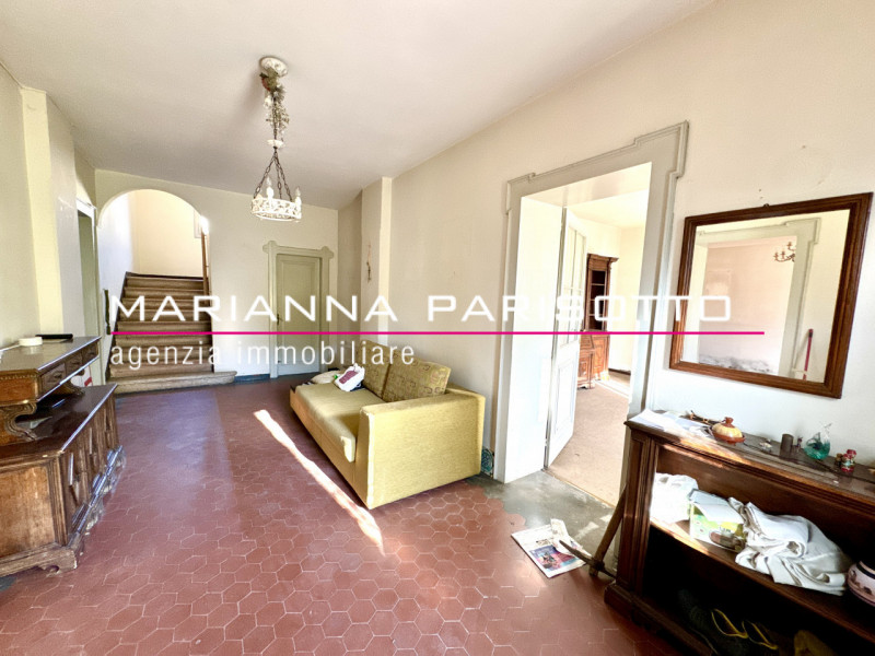 Ns. esclusiva: Scopri questa straordinaria VILLA DI CORTE PADRONALE edificata negli anni '30, sit...