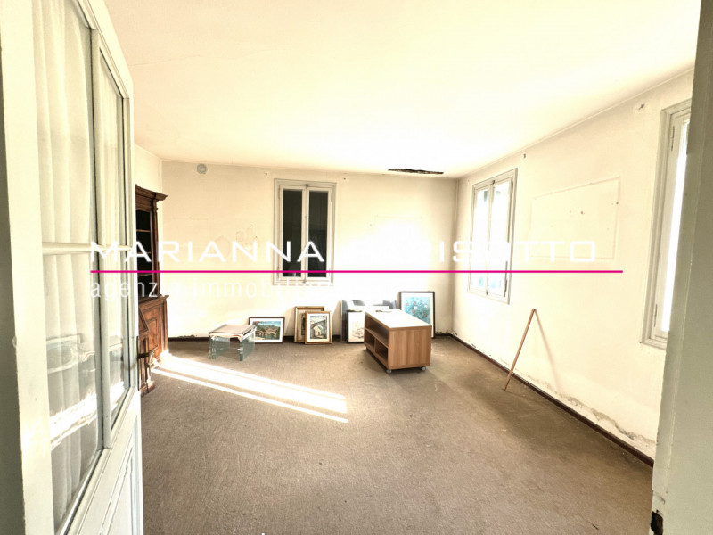 Ns. esclusiva: Scopri questa straordinaria VILLA DI CORTE PADRONALE edificata negli anni '30, sit...