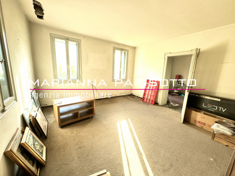 Ns. esclusiva: Scopri questa straordinaria VILLA DI CORTE PADRONALE edificata negli anni '30, sit...