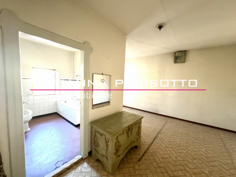 Ns. esclusiva: Scopri questa straordinaria VILLA DI CORTE PADRONALE edificata negli anni '30, sit...