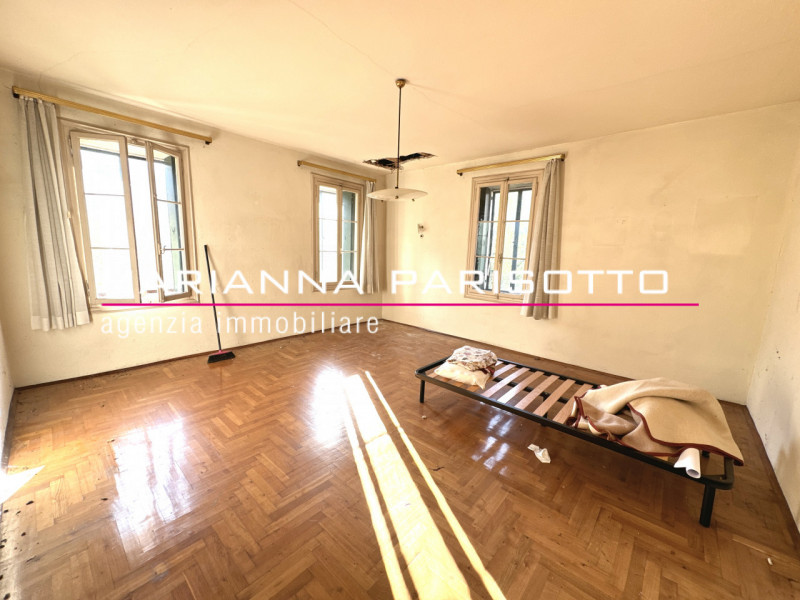 Ns. esclusiva: Scopri questa straordinaria VILLA DI CORTE PADRONALE edificata negli anni '30, sit...