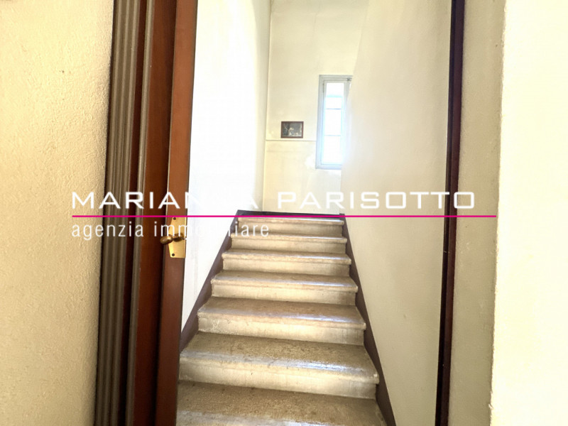 Ns. esclusiva: Scopri questa straordinaria VILLA DI CORTE PADRONALE edificata negli anni '30, sit...