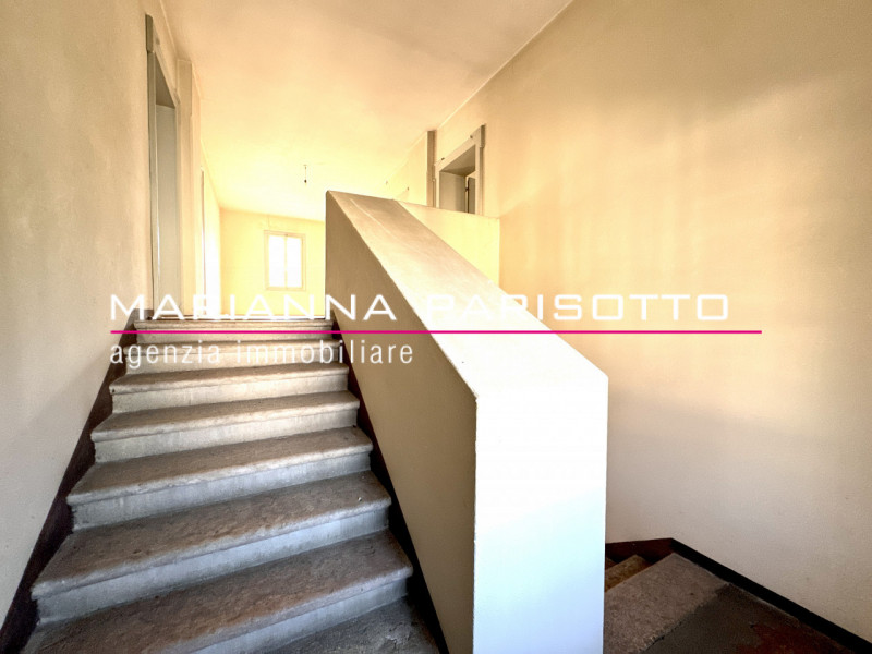 Ns. esclusiva: Scopri questa straordinaria VILLA DI CORTE PADRONALE edificata negli anni '30, sit...