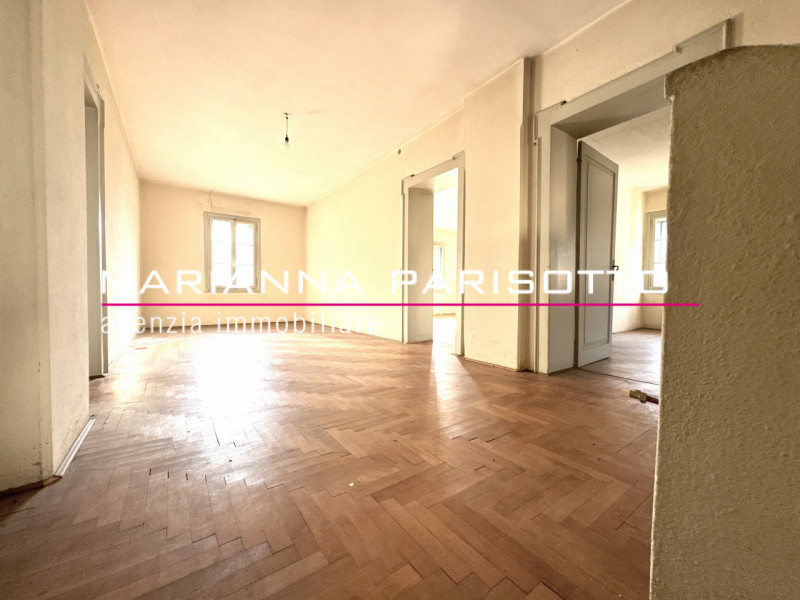 Ns. esclusiva: Scopri questa straordinaria VILLA DI CORTE PADRONALE edificata negli anni '30, sit...