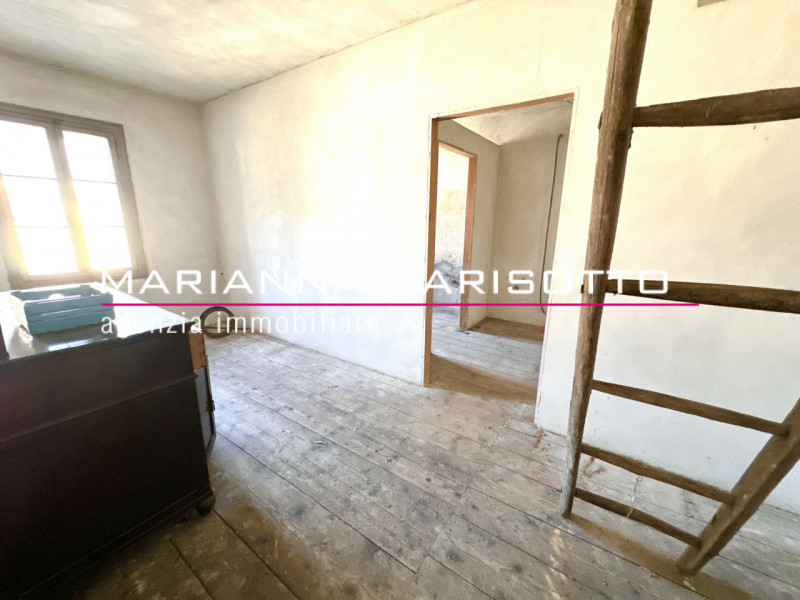 Ns. esclusiva: Scopri questa straordinaria VILLA DI CORTE PADRONALE edificata negli anni '30, sit...