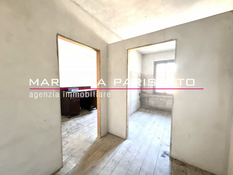 Ns. esclusiva: Scopri questa straordinaria VILLA DI CORTE PADRONALE edificata negli anni '30, sit...