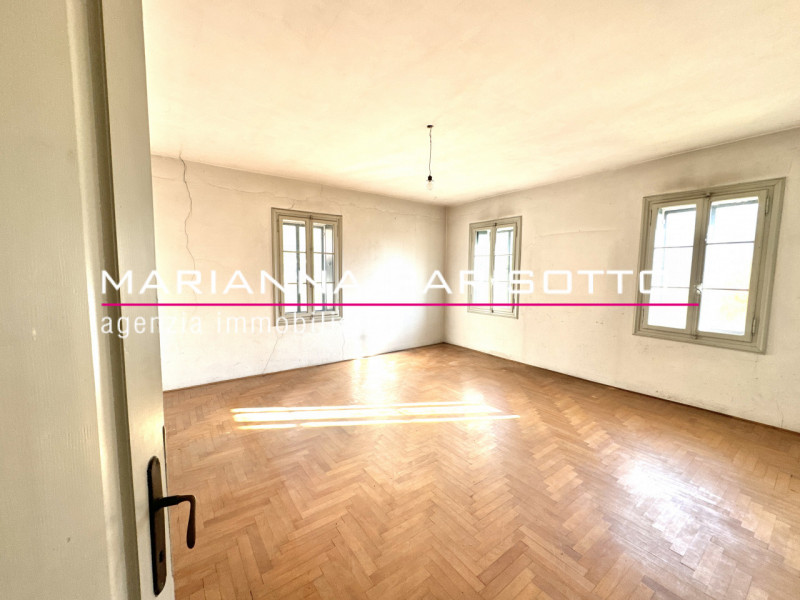 Ns. esclusiva: Scopri questa straordinaria VILLA DI CORTE PADRONALE edificata negli anni '30, sit...