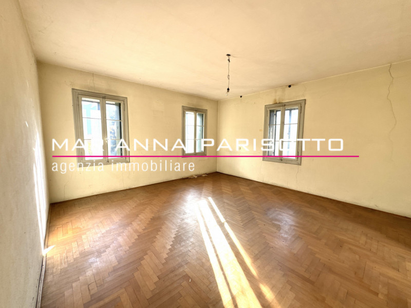 Ns. esclusiva: Scopri questa straordinaria VILLA DI CORTE PADRONALE edificata negli anni '30, sit...