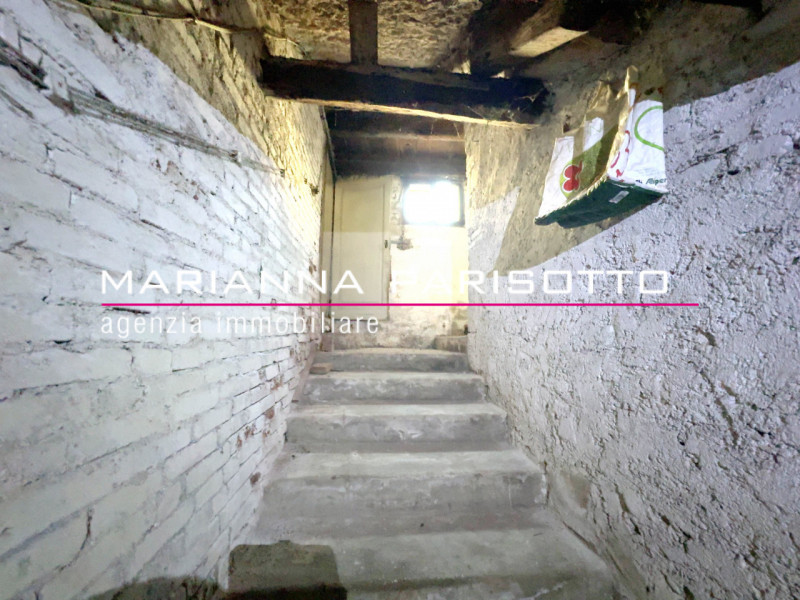 Ns. esclusiva: Scopri questa straordinaria VILLA DI CORTE PADRONALE edificata negli anni '30, sit...