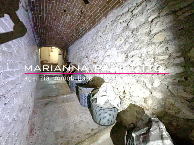 Ns. esclusiva: Scopri questa straordinaria VILLA DI CORTE PADRONALE edificata negli anni '30, sit...