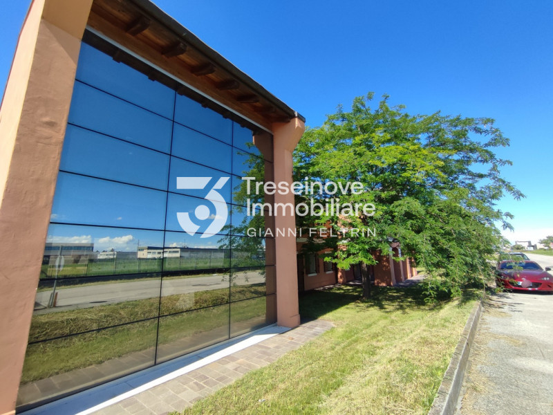 (Per INFO Simone 3427586513) Proponiamo in vendita casa colonica di impianto veneto risalente al ...