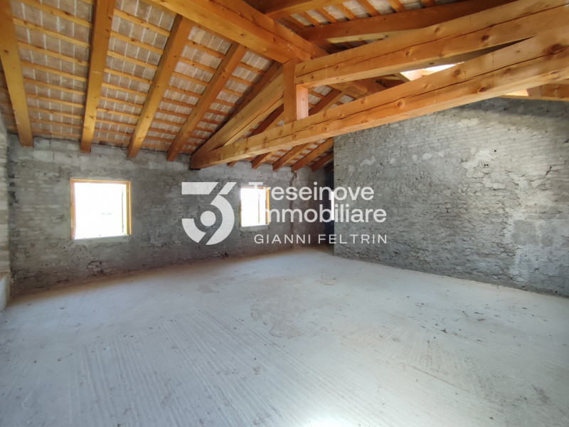 (Per INFO Simone 3427586513) Proponiamo in vendita casa colonica di impianto veneto risalente al ...