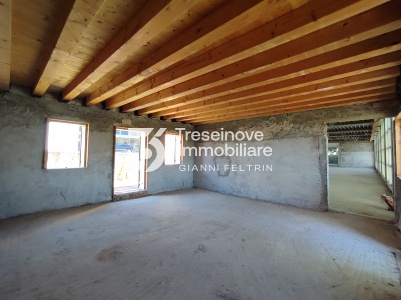 (Per INFO Simone 3427586513) Proponiamo in vendita casa colonica di impianto veneto risalente al ...