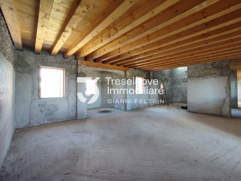 (Per INFO Simone 3427586513) Proponiamo in vendita casa colonica di impianto veneto risalente al ...