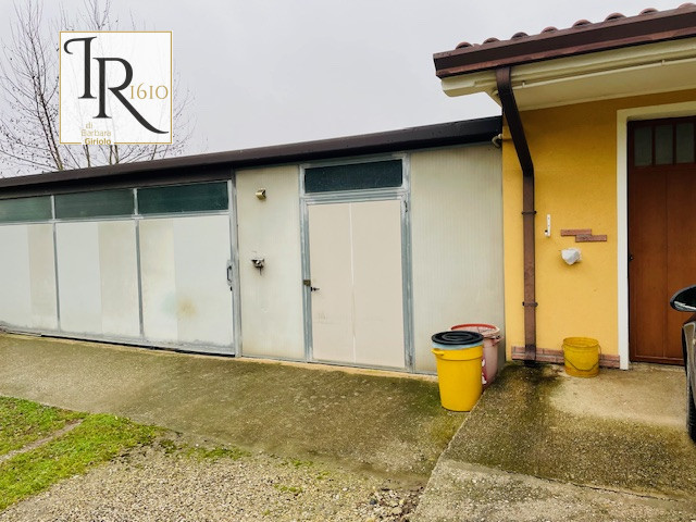 Sei alla ricerca di un'immobile che offre tranquillità, lontano dal caos della vita urbana? Quest...