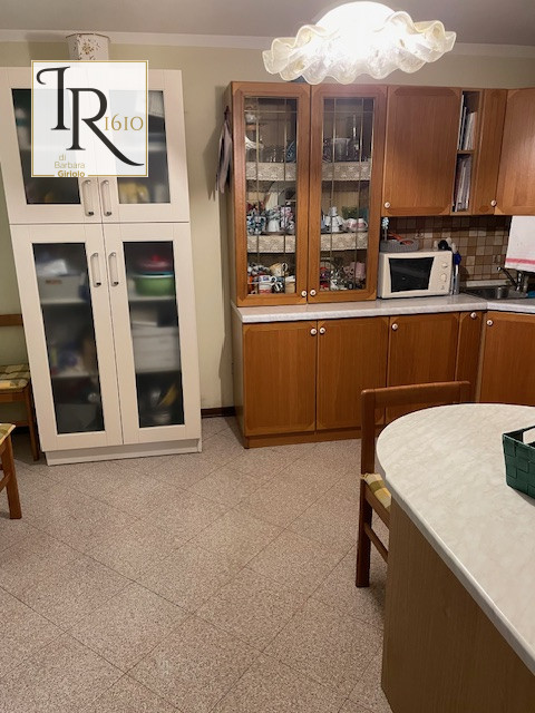 Sei alla ricerca di un'immobile che offre tranquillità, lontano dal caos della vita urbana? Quest...