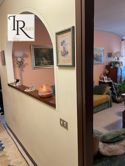 Sei alla ricerca di un'immobile che offre tranquillità, lontano dal caos della vita urbana? Quest...