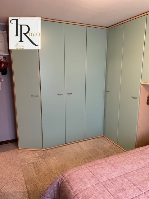 Sei alla ricerca di un'immobile che offre tranquillità, lontano dal caos della vita urbana? Quest...