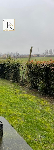 Sei alla ricerca di un'immobile che offre tranquillità, lontano dal caos della vita urbana? Quest...