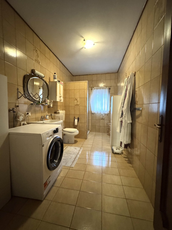 Ampia abitazione indipendente 

Trattative riservate Immobiliare Unica Colceresa via Marconi 2 - ...