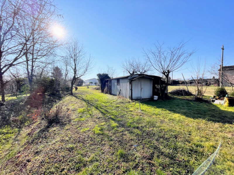 VILLAVERLA Novoledo - bifamiliare sovrapposta con 1700 m. di terreno € 139.000,00

Trattativa Uni...