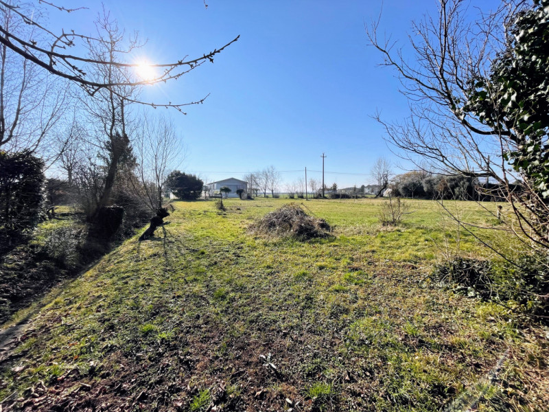 VILLAVERLA Novoledo - bifamiliare sovrapposta con 1700 m. di terreno € 139.000,00

Trattativa Uni...