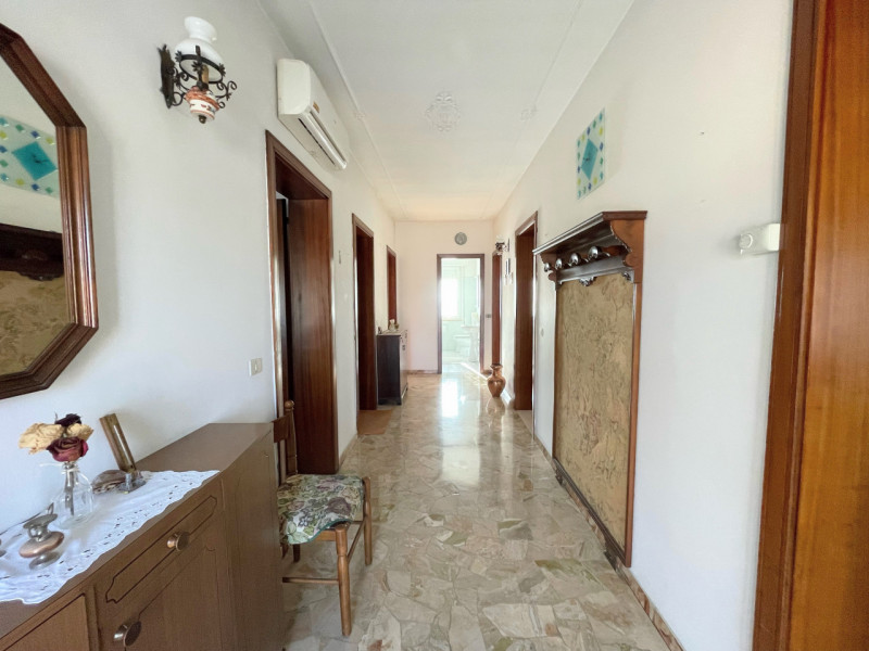 VILLAVERLA Novoledo - bifamiliare sovrapposta con 1700 m. di terreno € 139.000,00

Trattativa Uni...