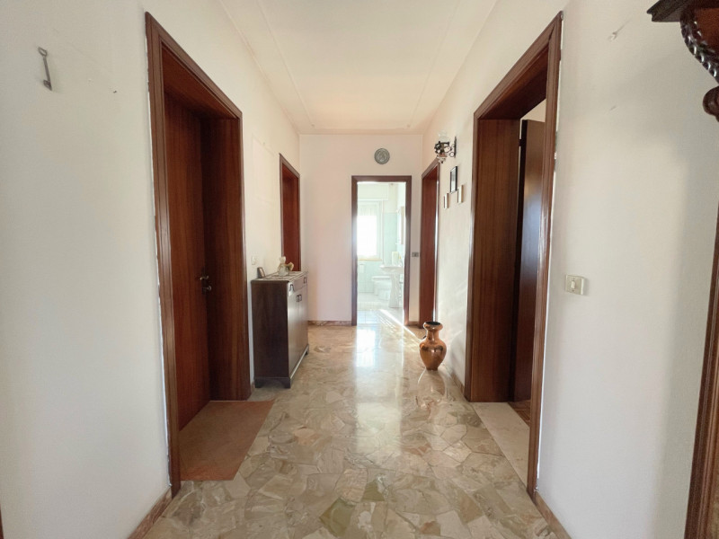 VILLAVERLA Novoledo - bifamiliare sovrapposta con 1700 m. di terreno € 139.000,00

Trattativa Uni...