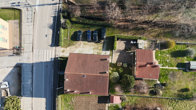 VILLAVERLA Novoledo - bifamiliare sovrapposta con 1700 m. di terreno € 139.000,00

Trattativa Uni...