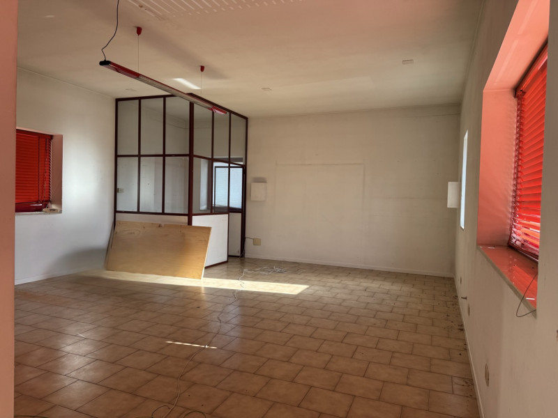 Laboratorio in affitto 950€+iva 

Trattative riservate Immobiliare Unica Colceresa via Marconi 2 ...