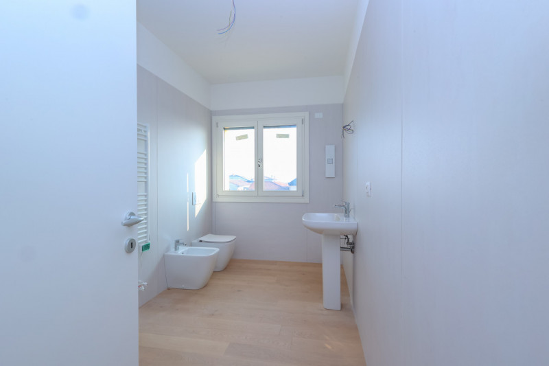 Al centro della Piazza del mercato di Villanova di Camposampiero proponiamo in vendita splendido ...