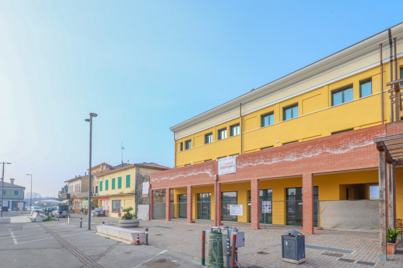 Al centro della Piazza del mercato di Villanova di Camposampiero proponiamo in vendita splendido ...