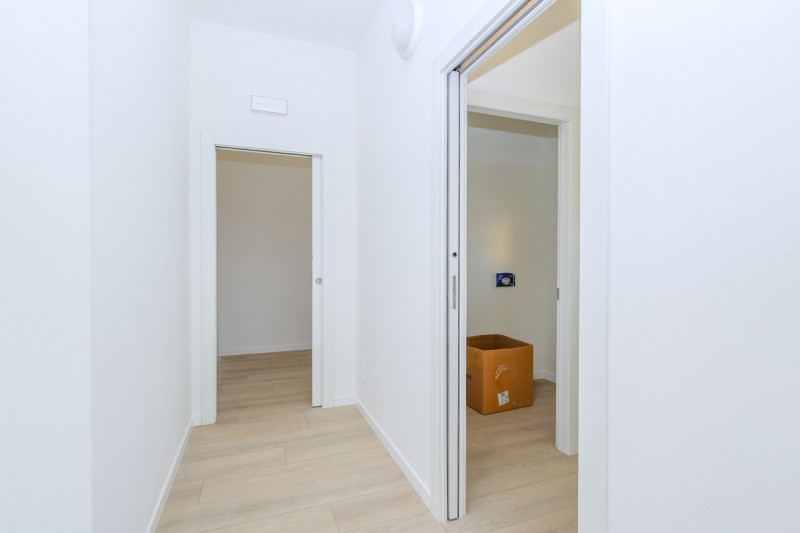 Nel cuore della Piazza di Villanova di Camposampiero, proponiamo in vendita un locale commerciale...