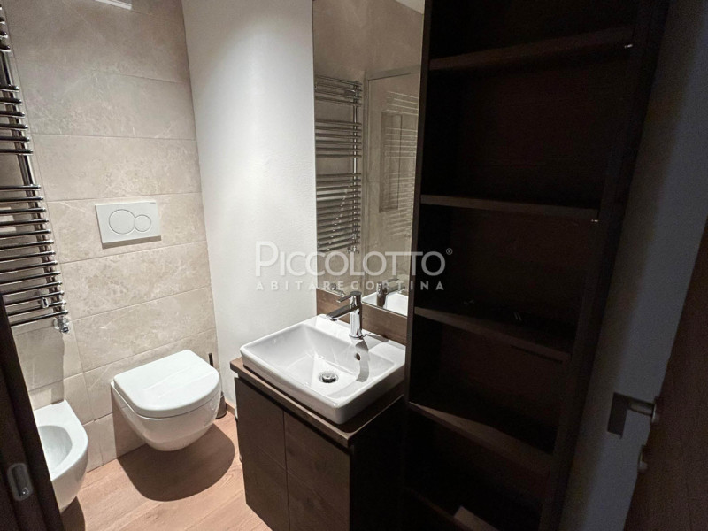 Rif. V5220 - Cortina d'Ampezzo, in suggestiva località Pralongo, elegante trilocale in vendita. 
...