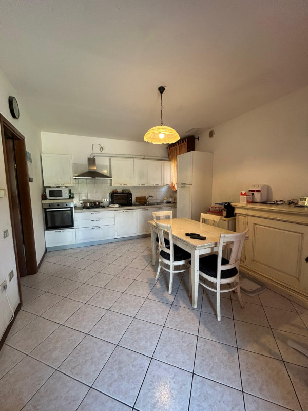 Proponiamo in vendita a Urbana, appartamento al piano terra. 
L'immobile è sviluppato su un unico...