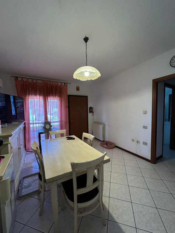 Proponiamo in vendita a Urbana, appartamento al piano terra. 
L'immobile è sviluppato su un unico...