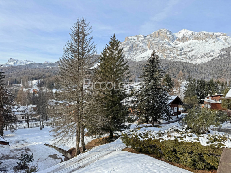 Rif. A5222 - Appartamento in affitto annuale situato nella rinomata Località Chiave di Cortina d'...