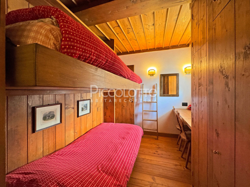 Rif. A5222 - Appartamento in affitto annuale situato nella rinomata Località Chiave di Cortina d'...