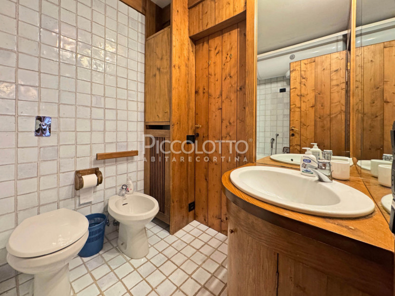 Rif. A5222 - Appartamento in affitto annuale situato nella rinomata Località Chiave di Cortina d'...