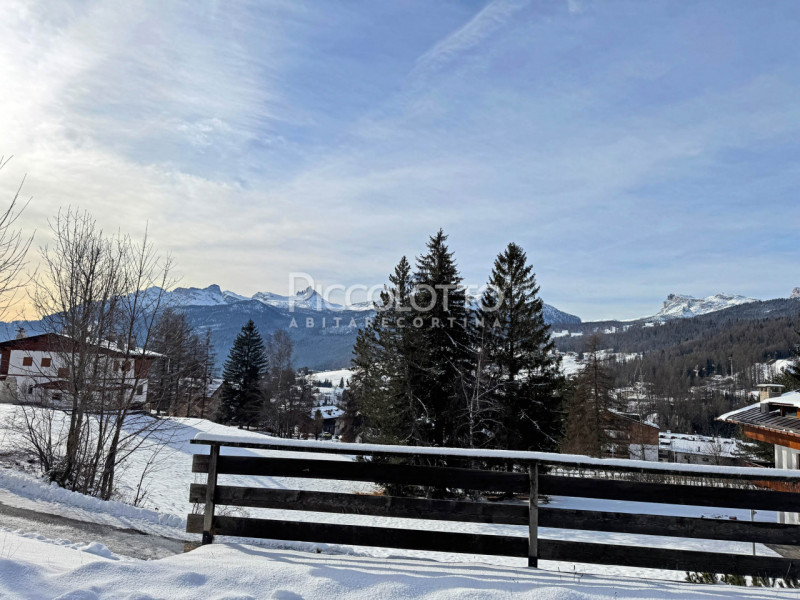 Rif. A5222 - Appartamento in affitto annuale situato nella rinomata Località Chiave di Cortina d'...