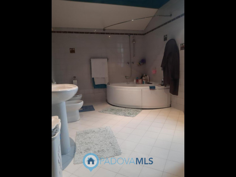 Immobile in esclusiva al Gruppo Padova MLS
Nel centro di Monselice proponiamo in vendita una sign...