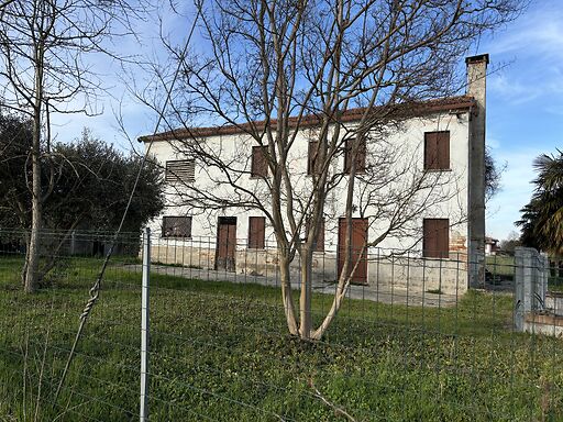 E' LEI !!! LA CASA GIUSTA PER TE !!! SE VUOI RISTRUTTUARE UNA BELLA CASA SINGOLA DI CAMPAGNA CON ...