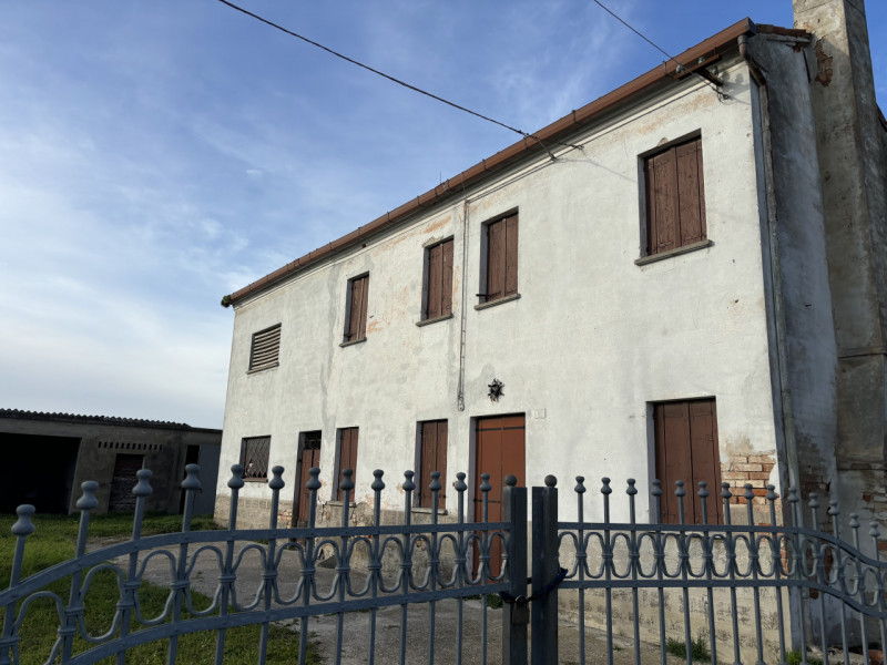 E' LEI !!! LA CASA GIUSTA PER TE !!! SE VUOI RISTRUTTUARE UNA BELLA CASA SINGOLA DI CAMPAGNA CON ...