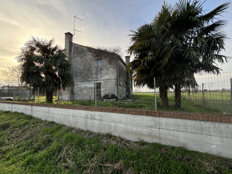 E' LEI !!! LA CASA GIUSTA PER TE !!! SE VUOI RISTRUTTUARE UNA BELLA CASA SINGOLA DI CAMPAGNA CON ...