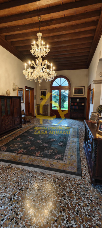 Elegante Villa d'Epoca in Vendita a Mirano