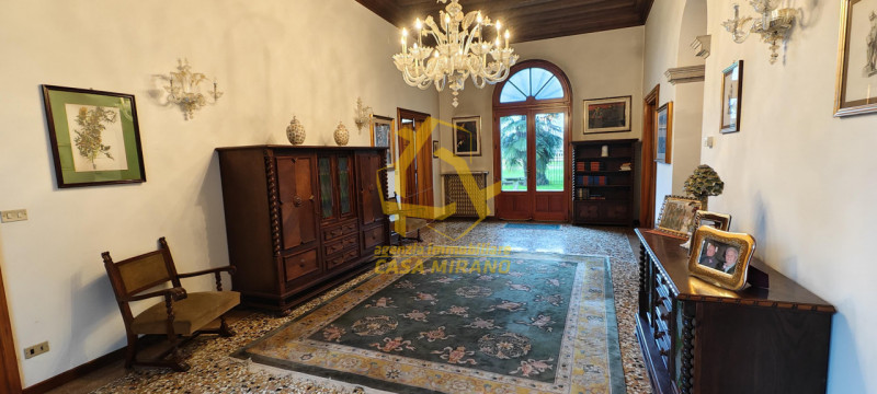 Elegante Villa d'Epoca in Vendita a Mirano